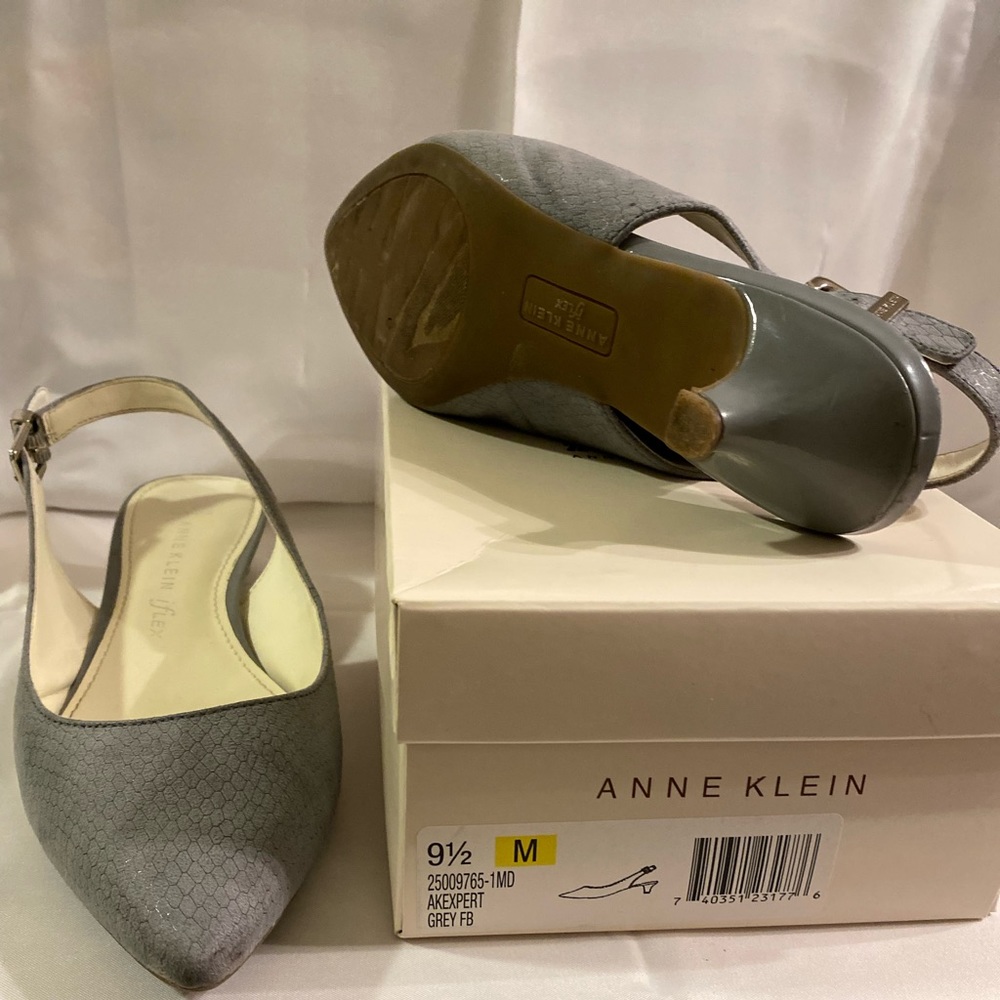 Anne Klein 1 inch heels, size 9.5, grey
